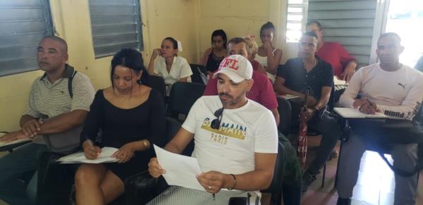 A group of people receive a class given by the Mi Costa project at the Manzanillo Training Centre. Credit: Courtesy of Mi Costa in Manzanillo