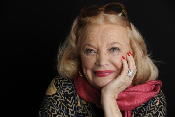 演员吉娜·罗兰兹(Gena Rowlands)在2014年12月4日在加利福尼亚州西好莱坞的伦敦西好莱坞酒店为一张肖像照。