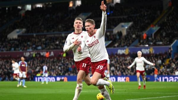 Scott McTominay celebrates his winner with fellow goalscorer Rasmus Hojlund