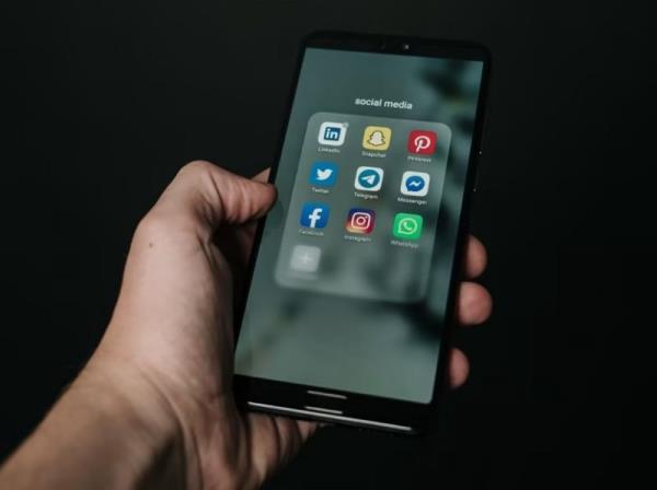 年轻社交媒体用户为何会取消关注某些品牌？