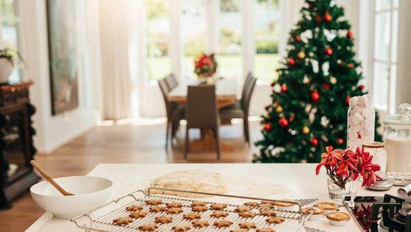 Jennifer Sheahan: How to make gingerbread, chocolate bark and stuffed meringues