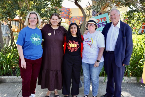 WA Labor MP Hannah Beazley, WA Greens Senator Dorinda Cox, Swan MP Zaneta Mascarenhas, state upper house MP Kate Doust and former WA governor Kim Beazley at East Victoria Park Primary School.