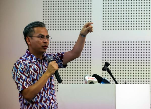 Fahmi urges architects to provide building designs that support better internet infrastructure 