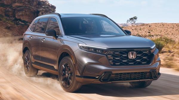 Honda CR-V front quarter driving desert