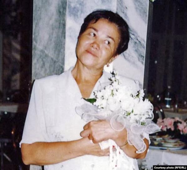 FILE - Journalist Ogulsapar Muradova at her son's wedding party in Ashgabat, Turkmenistan, in 2002.