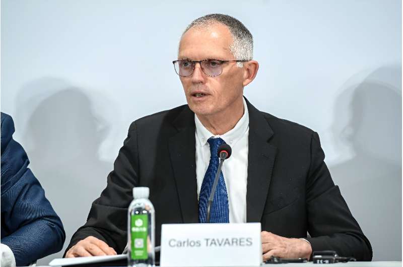 Carlos Tavares, Stellantis首席执行官,在北美面临库存过剩问题并降低了利润预期