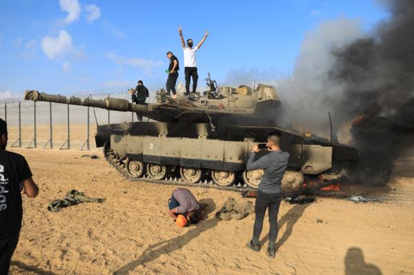 Palestinian in front of Israeli tank
