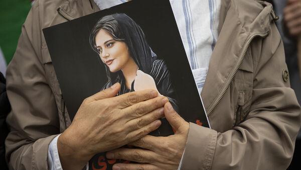 Mahsa Amini, who died in police custody in Iran, awarded EU human rights prize