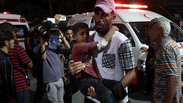 Israeli troops launch attacks in central Gaza
