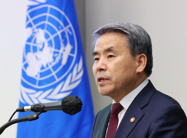 Defense Minister Lee Jong-sup speaks at the general meeting of Korea UNC Friendship Alliance held May 22, at Nine Tree Premier ROKAUS Hotel, Yonsan, Seoul. (Herald DB)