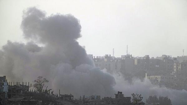 Israel ‘agrees four-hour daily humanitarian pauses so civilians can flee Gaza’