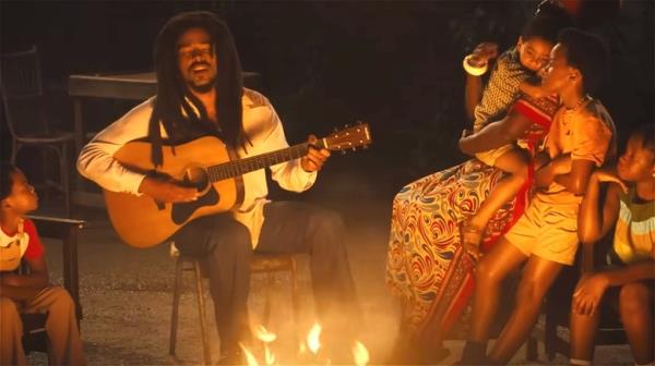 film still Bob Marley singing