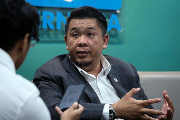 Health Ministry: News reporting on suicide needs to be prudent 