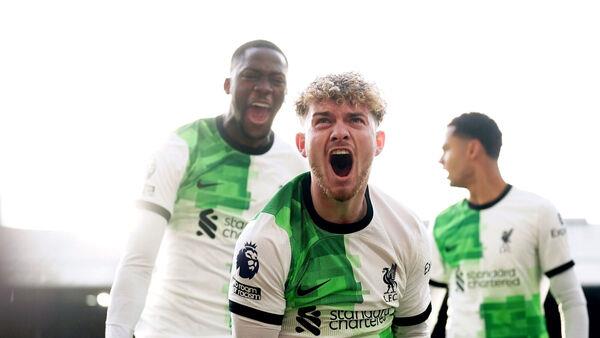 Superb Elliott winner caps late Liverpool comeback against 10-man Palace