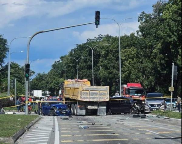 Perodua Ativa driver dies, four others hurt after tipper lorry rams five cars at Nilai traffic lights