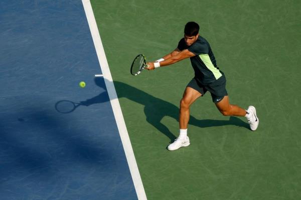 Alcaraz holds off Hurkacz to reach Cincinnati ATP final