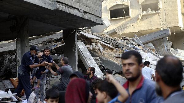 Israel severs Gaza in two as Palestinian death toll ‘passes 10,000 mark’