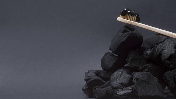 Natural Health: Whitening your teeth with activated charcoal