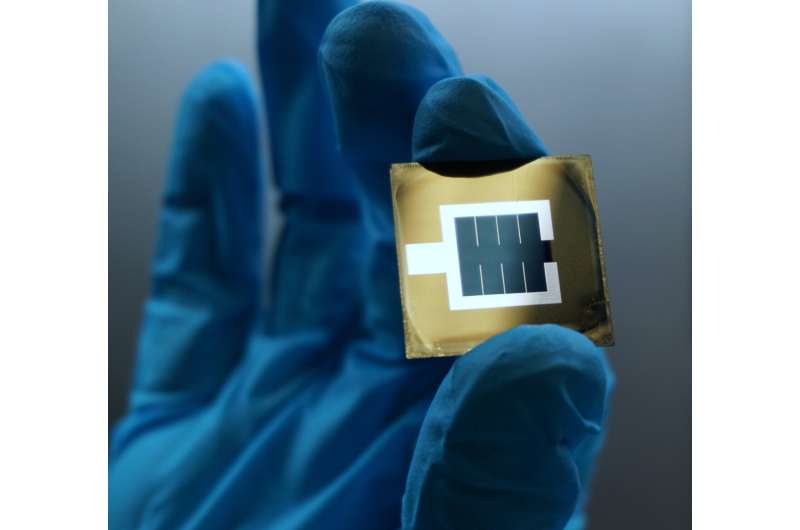 Record-breaking tandem solar cell now with precise scientific explanations