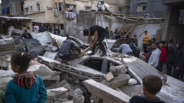 More than 30 reported dead in Israeli air strikes on Gaza Strip