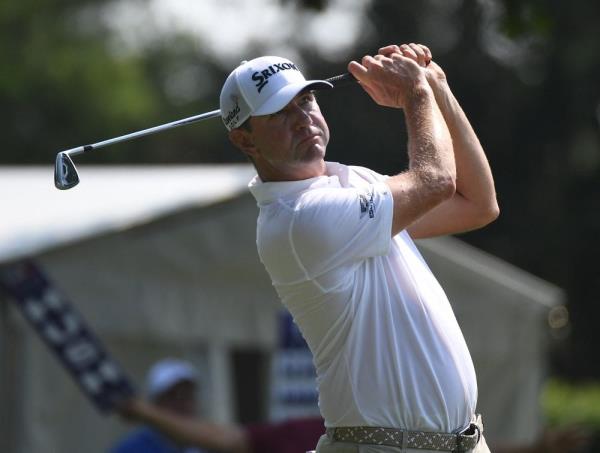 Glover seizes lead with 64 at St. Jude Championship