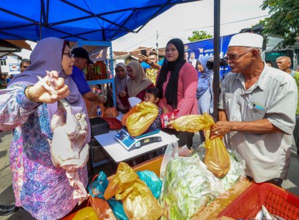 Domestic Trade and Cost of Living Ministry: Govt has spent RM30m on Rahmah Sales as of June