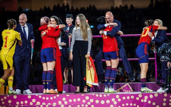 Rubiales kiss 'should never have happened', says Fifa chief Infantino