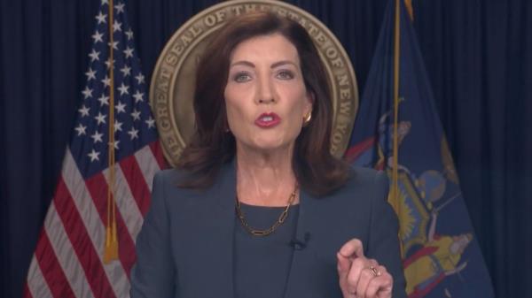 州长凯西·霍赫尔宣布一系列行动，动用所有可用资源，以应对2024年10月7日哈马斯恐怖袭击后数周内仇恨和偏见事件激增。