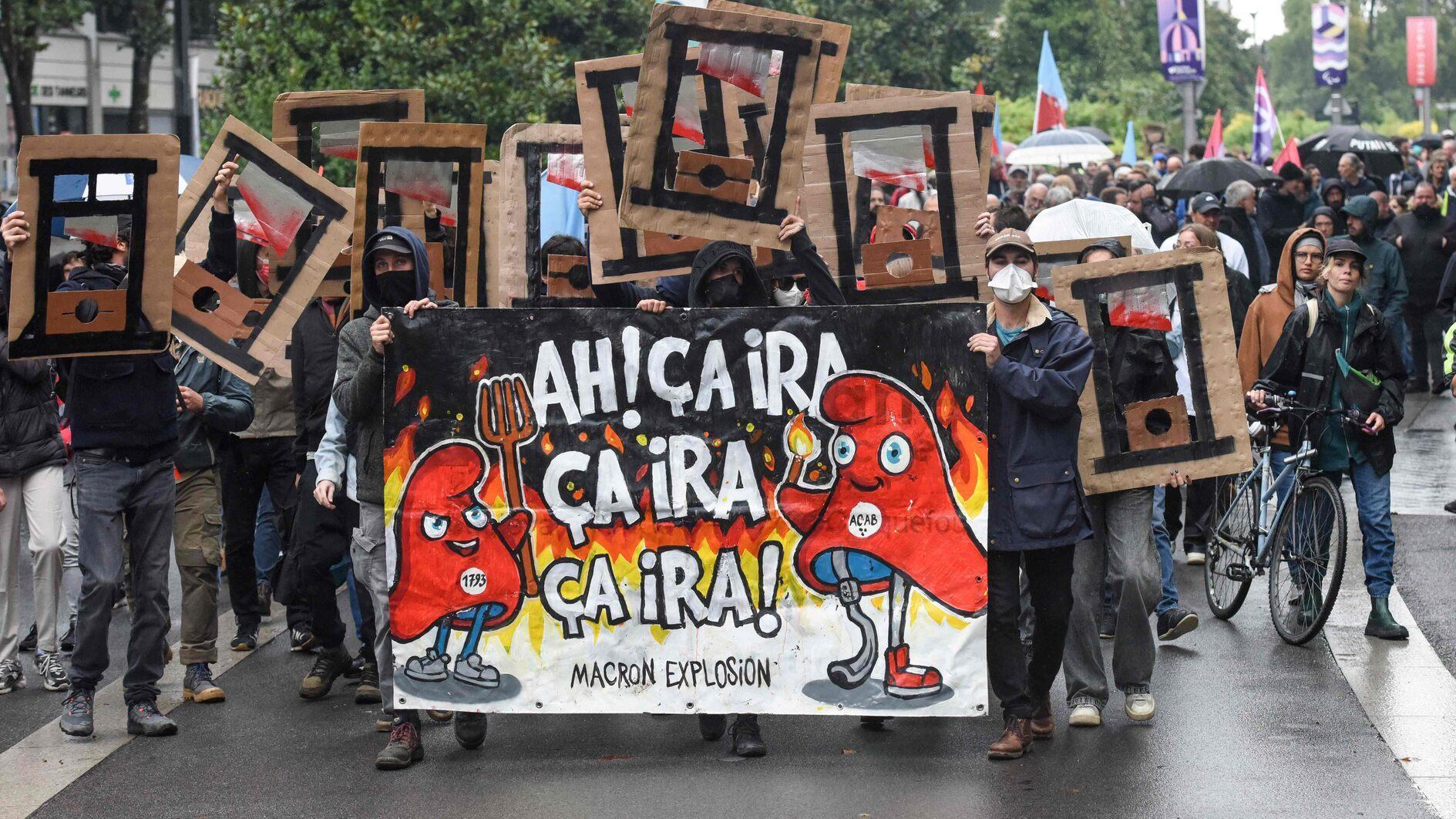 French government under pressure on multiple fronts