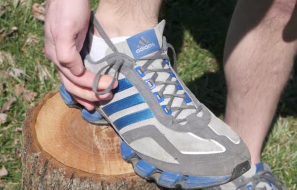 tying shoes loops
