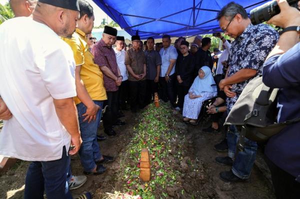 Salahuddin Ayub laid to rest in Pontian