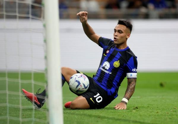 Martinez double gives Inter 2-0 win over Monza