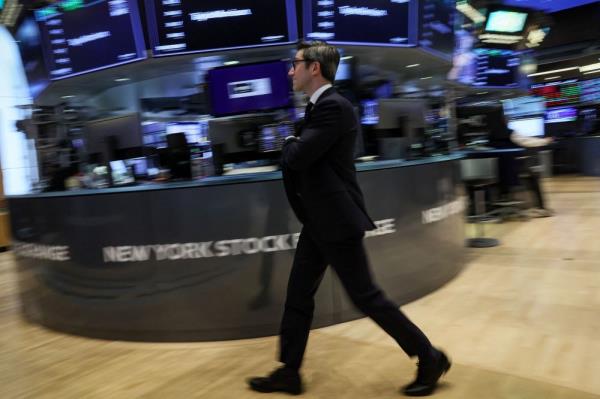 US stocks mixed as market digests earnings deluge