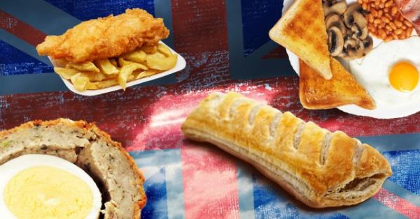 英国国旗上有食物，包括香肠卷、炸鱼薯条、苏格兰鸡蛋等。
