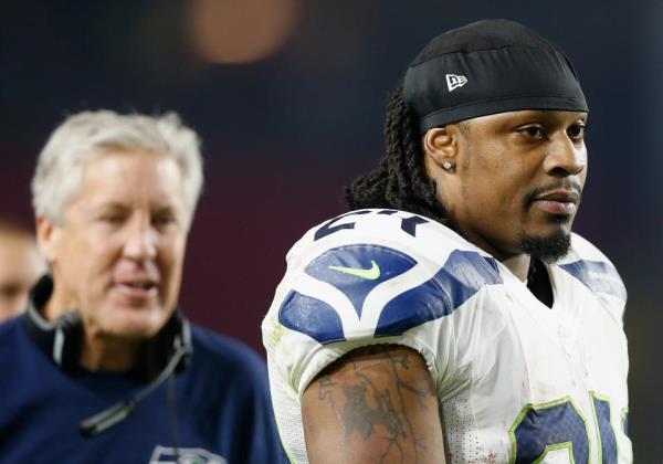 GLENDALE, AZ - DECEMBER 21: Running back Marshawn Lynch #24 of the Seattle Seahawks walks past head coach Pete Carroll during the NFL game against the Arizona Cardinals at the University of Phoenix Stadium on December 21, 2014 in Glendale, Arizona. The Seahawks defeated the Cardinals 35-6. (Photo by Christian Petersen/Getty Images)