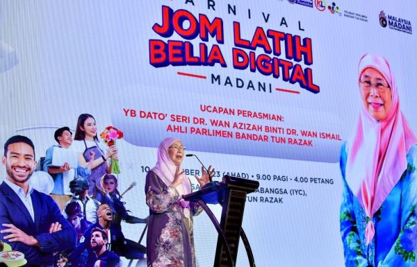 ‘Jom Latih Belia’ Carnival helps boost skills, generate more income for housewives, says Dr Wan Azizah