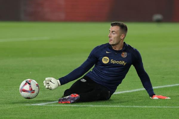 Barca’s Flick downplays prospect of former Real Madrid keeper Szczesny joining after Ter Stegen set to miss rest of season
