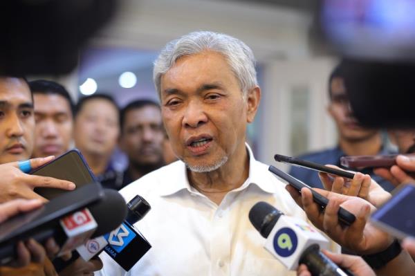 Dismissing them as rumours, Zahid denies talk of seven BN MPs vacating seats