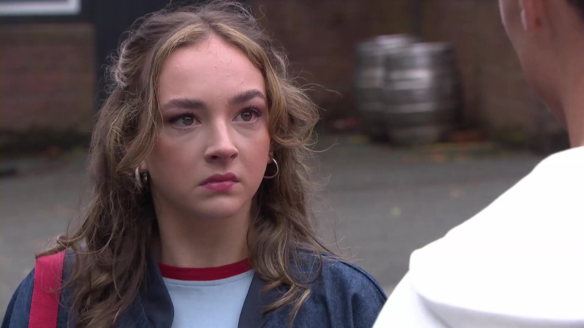 JJ talks to Frankie in Hollyoaks