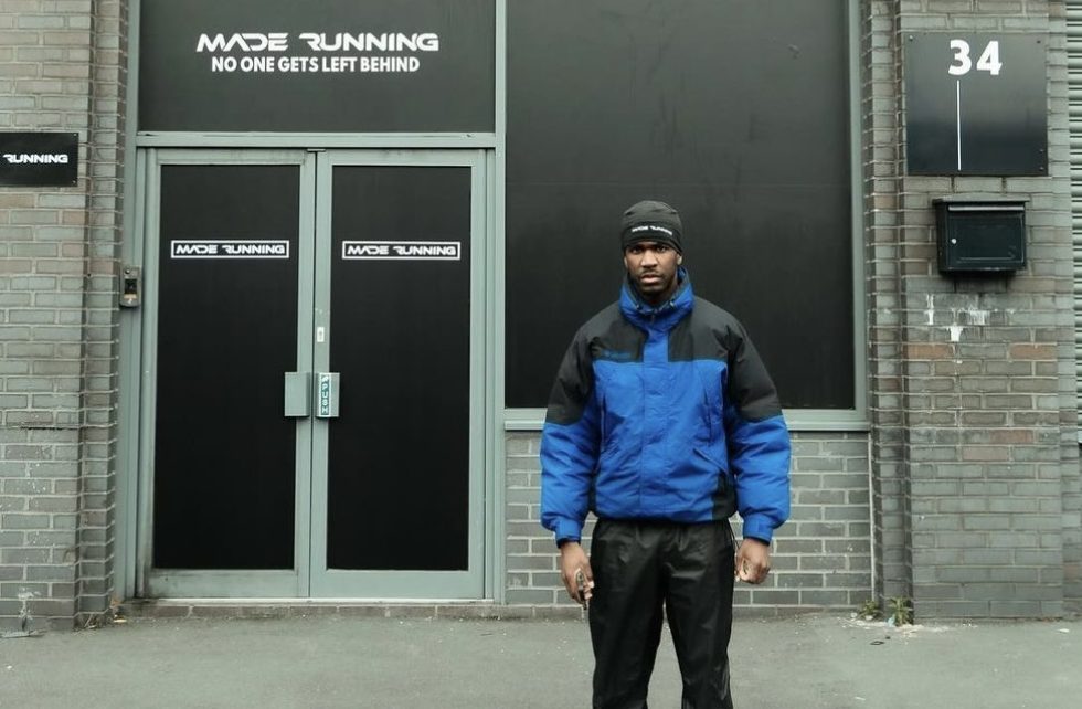 Hermen在他的Made Running建筑外面
