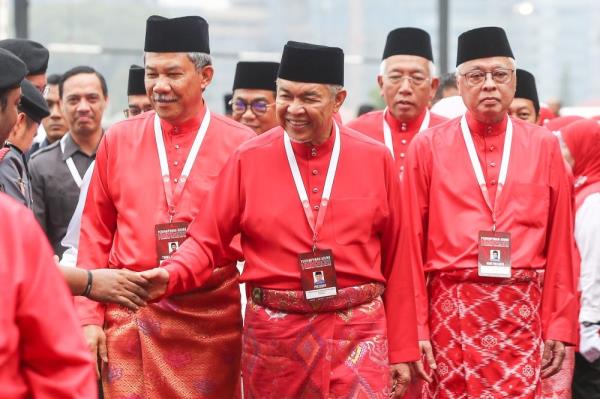 Umno has options to Zahid, but none popular enough to unseat him, analysts say