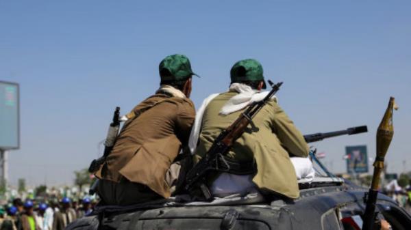 Houthi-mobilized fighters ride atop a car in Sanaa, Yemen September 21, 2024. Photo: REUTERS/Khaled Abdullah/File Photo