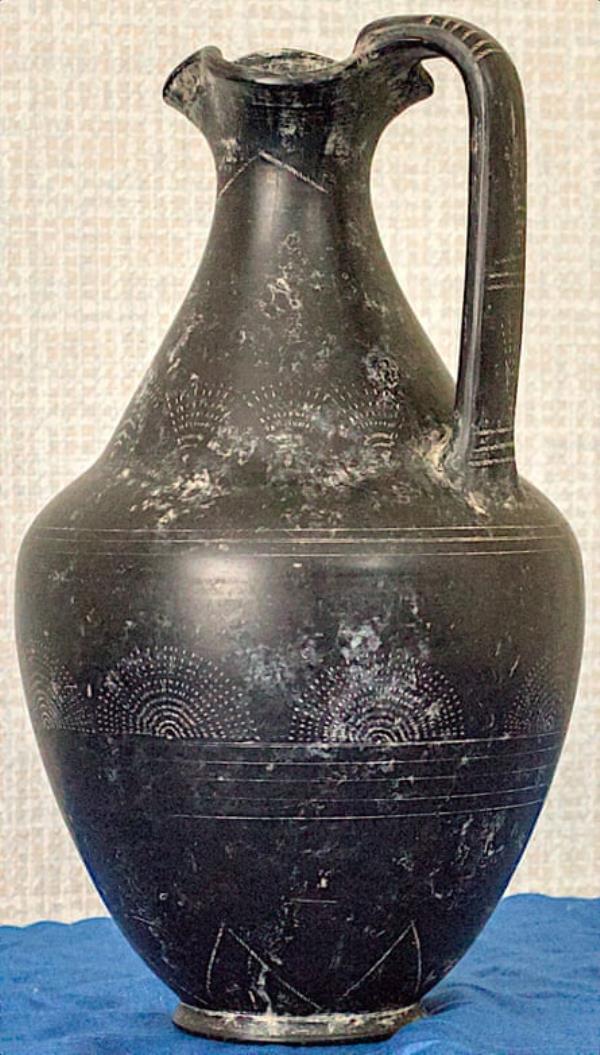 Etruscan wine jug, black with white lines and patterns
