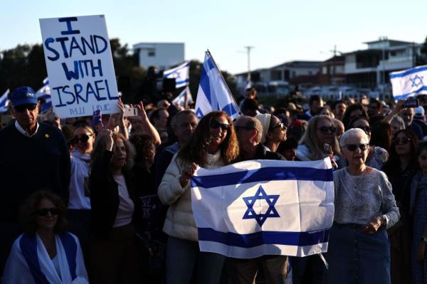 Australian jewish population in solidarity.