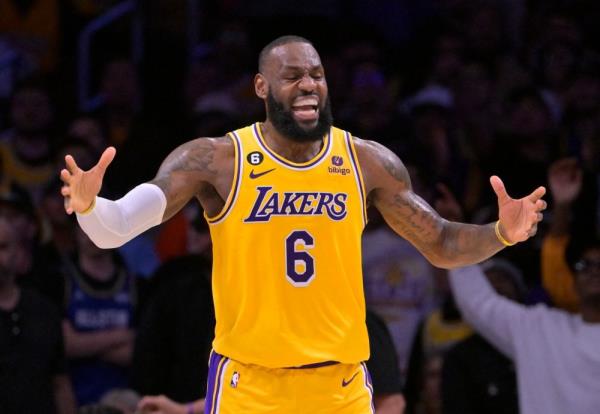 Reports: LeBron, Curry among NBA stars eyeing Paris Olympics