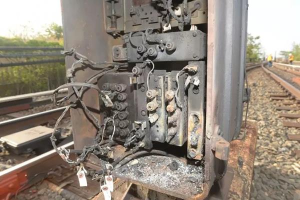 Sections of cable were vandalized and stolen from the A line south of Howard Beach late in the evening of Tue., May 26, 2015