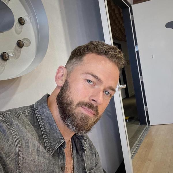 Artem Chigvintsev poses on Instagram on Sept 4 2022.