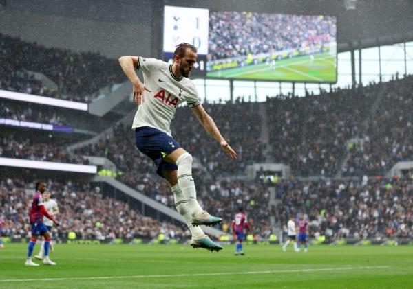 Kane ‘totally committed’ to Tottenham, Postecoglou says