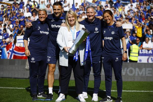 Soccer Football - Women's Super League - Reading v Chelsea - Madejski Stadium, Reading, Britain - May 27, 2023 Chelsea manager Emma Hayes celebrates with the trophy and her staff after winning the Women's Super League Action Images via Reuters/John Sibley