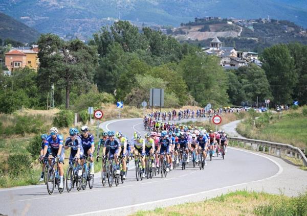 Spain police arrest four over attempt to sabotage Vuelta